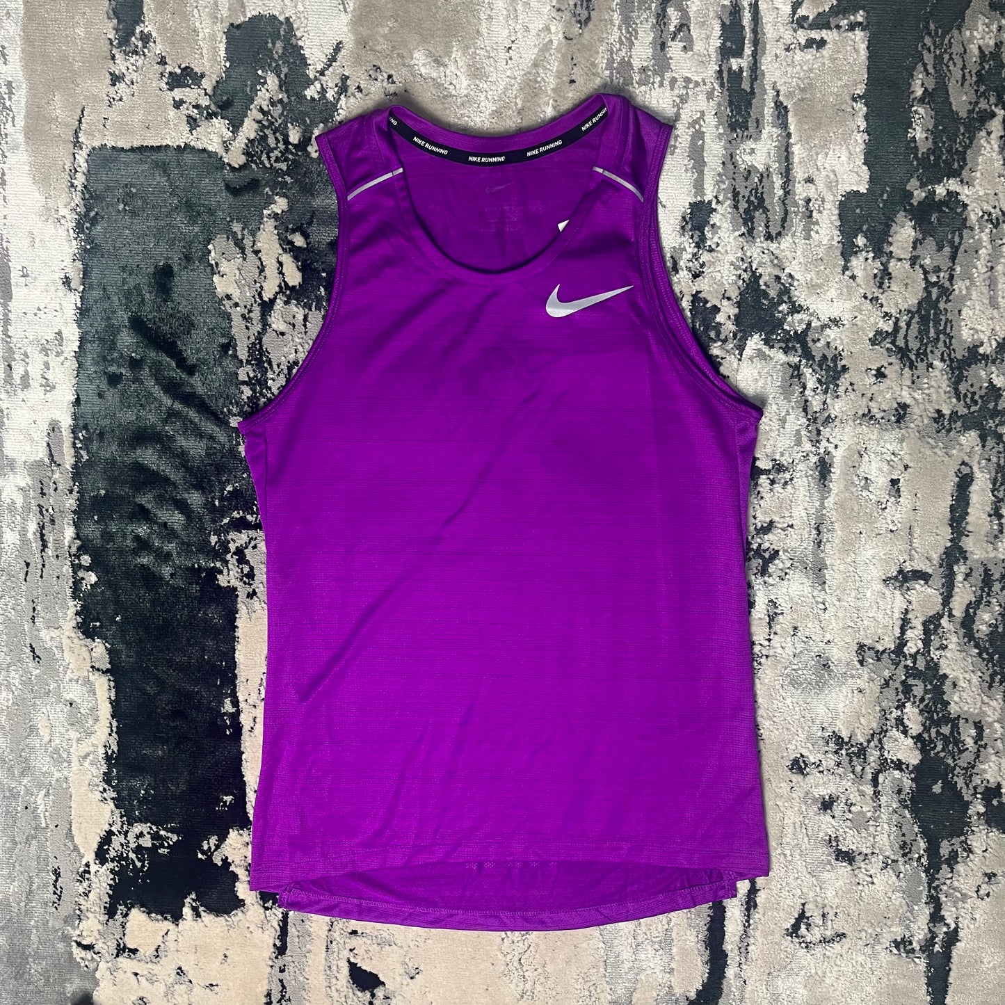 NIKE MILER 1.0 VEST - GRAPE