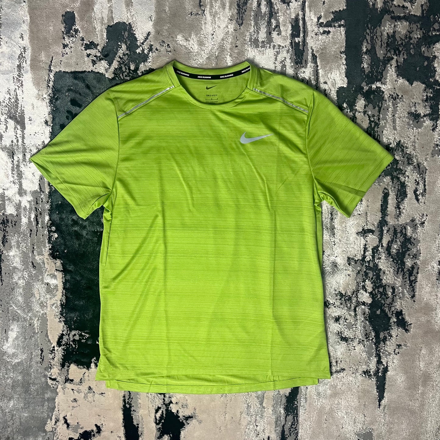 NIKE MILER 1.0 T SHIRT - KIWI