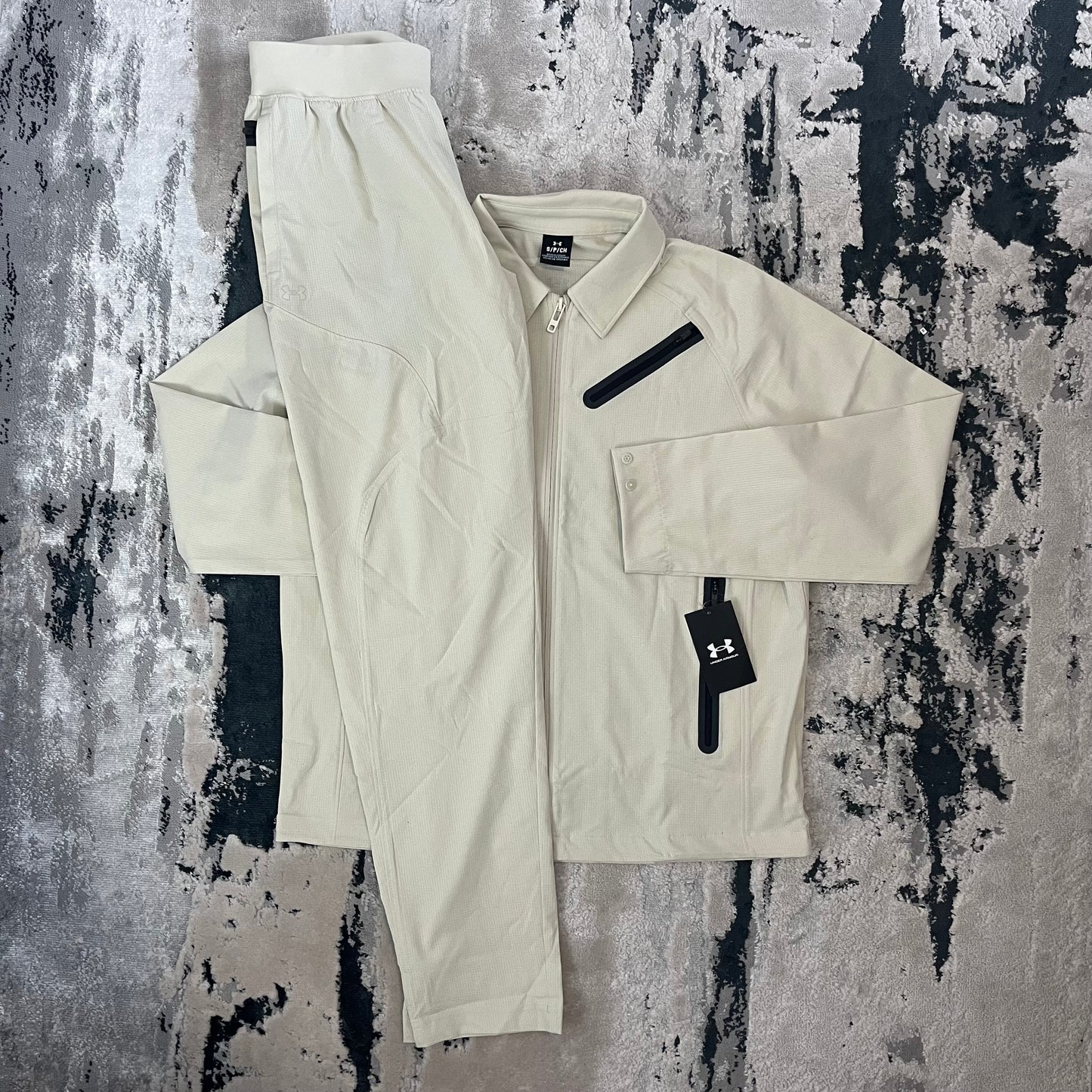 UNDER ARMOUR UNSTOPPABLE AIRVENT TRACKSUIT - CREAM