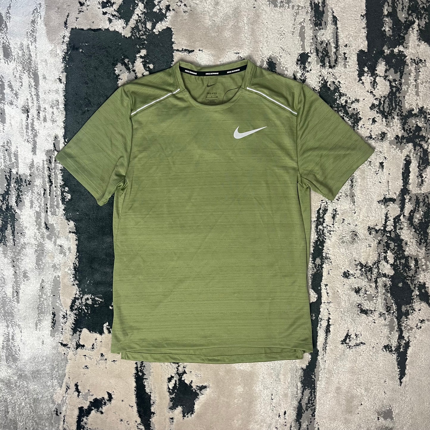 NIKE DRI FIT MILER 1.0 T SHIRT - KHAKI