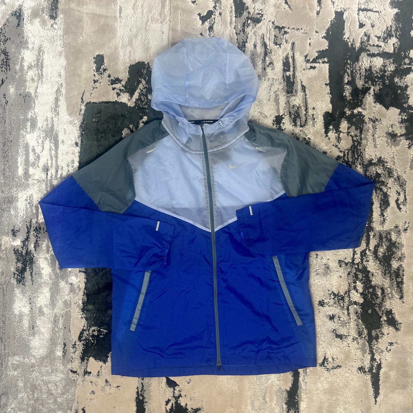 NIKE ESSENTIAL WINDRUNNER - BLUE / GREY