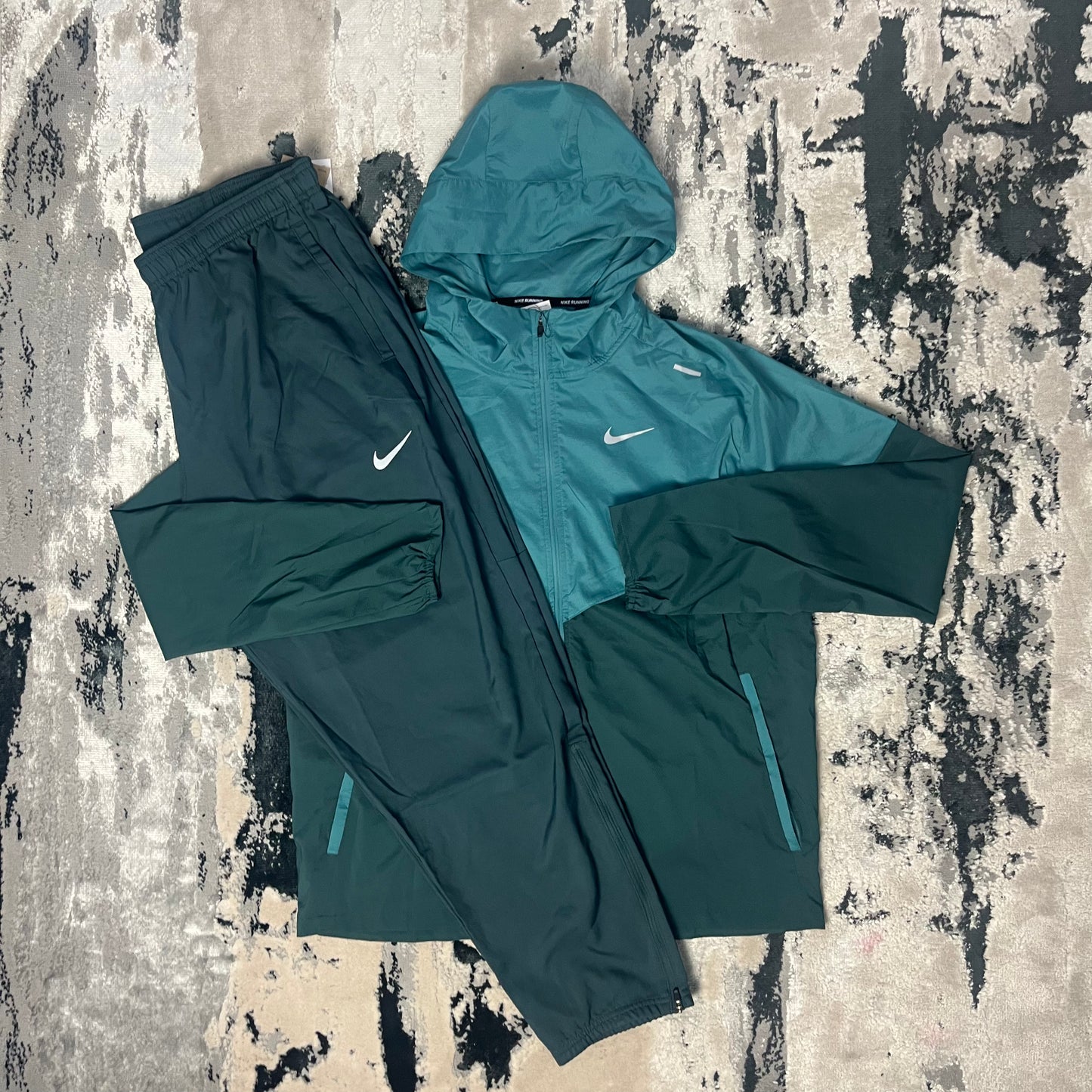 NIKE REPEL WINDBREAKER & CHALLENGER PANTS SET